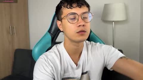 leaneseb online show from March 8, 6:55 pm