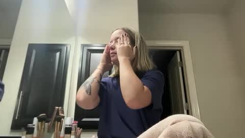 leanneluxecouple online show from October 6, 10:34 am