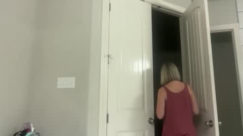 leanneluxecouple online show from November 24, 12:27 pm