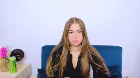 Lea online show from November 13, 4:06 pm