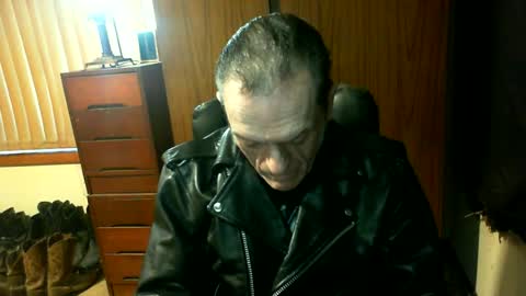 leathergreaser online show from June 28, 9:21 pm