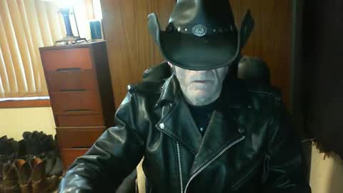 leathergreaser online show from July 14, 9:31 pm