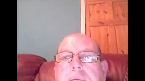 Snapshot of leatherpants68 chatting on October 15, 9:04 pm leatherpants68 online show from October 15, 9:04 pm