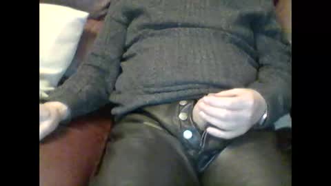 leatherpants68 online show from December 1, 9:09 pm