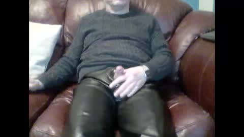 Snapshot of leatherpants68 chatting on February 22, 7:56 pm leatherpants68 online show from February 22, 7:56 pm