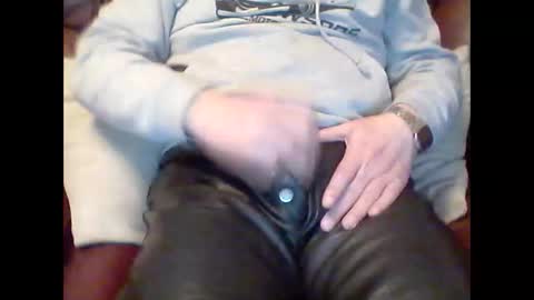 Snapshot of leatherpants68 chatting on March 12, 10:27 pm leatherpants68 online show from March 12, 10:27 pm