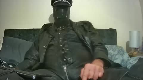 Snapshot of leathertease chatting on December 5, 8:33 am master or sir online show from December 5, 8:33 am