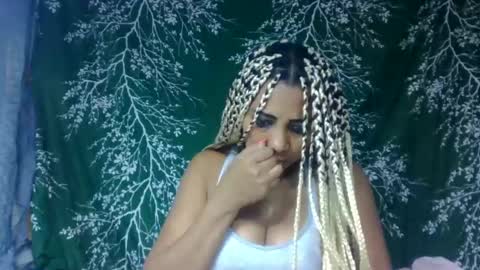 Snapshot of leatianaa chatting on June 25, 4:01 am leatianaa online show from June 25, 4:01 am