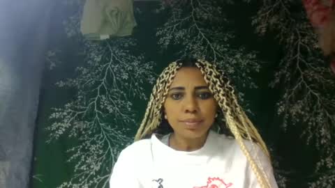 Snapshot of leatianaa chatting on June 25, 5:12 am leatianaa online show from June 25, 5:12 am