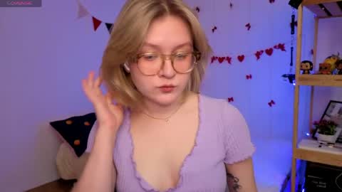 Ellie online show from April 22, 7:33 am