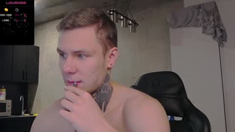 Snapshot of lechery_boy chatting on December 7, 10:01 am Lechery boy online show from December 7, 10:01 am