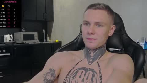 Snapshot of lechery_boy chatting on December 10, 9:43 pm Lechery boy online show from December 10, 9:43 pm