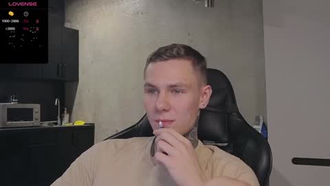 Snapshot of lechery_boy chatting on December 17, 5:40 am Lechery boy online show from December 17, 5:40 am