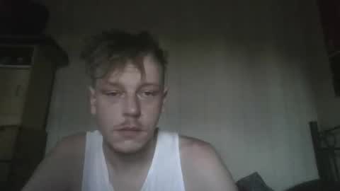 Snapshot of leemanz12 chatting on February 15, 8:24 am leemanz12 online show from February 15, 8:24 am