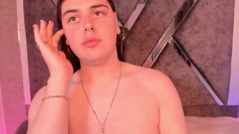 Snapshot of leenox_nexus chatting on February 21, 12:33 am leenox online show from February 21, 12:33 am