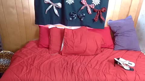 Snapshot of leesdesires chatting on December 8, 5:22 pm Leesdesires online show from December 8, 5:22 pm