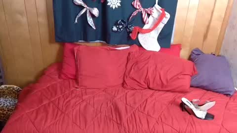 Snapshot of leesdesires chatting on December 16, 5:11 pm Leesdesires online show from December 16, 5:11 pm