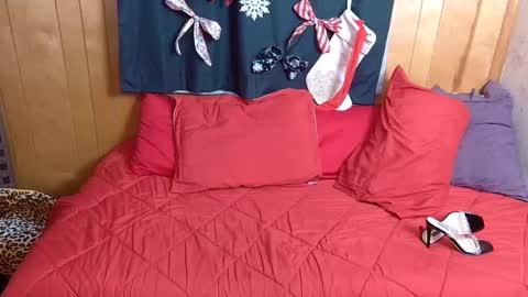 Snapshot of leesdesires chatting on December 23, 12:41 pm Leesdesires online show from December 23, 12:41 pm