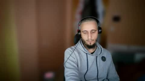 lefrenchiies online show from January 9, 8:28 am