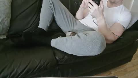 UK lover online show from April 8, 3:23 pm