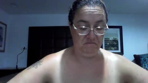 Snapshot of legendslegendarylady chatting on May 24, 8:52 am LegendsLegendaryLady online show from May 24, 8:52 am