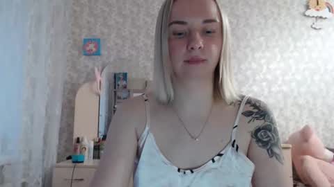 Snapshot of leggywily25 chatting on March 10, 2:05 pm leggywily25 online show from March 10, 2:05 pm