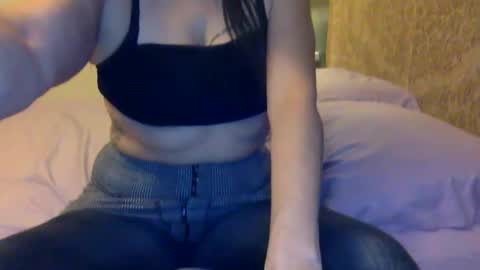 Snapshot of legsfordaysbaby chatting on December 2, 11:29 pm Dani... Your Slutty Mommy... Wet Dream Baby... online show from December 2, 11:29 pm