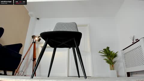 Elle  online show from February 2, 5:37 pm