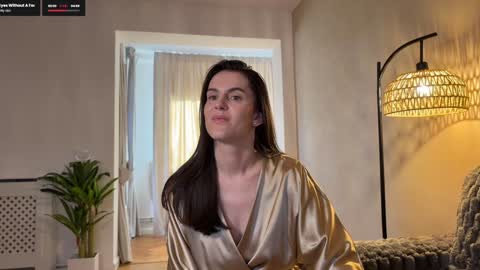 Elle  online show from March 5, 7:37 am