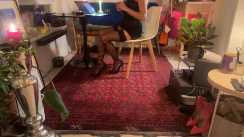 legsylegsinton online show from October 31, 10:00 pm