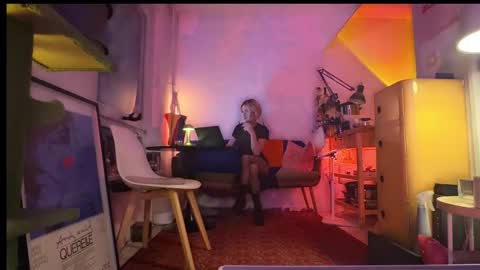 Snapshot of legsylegsinton chatting on February 8, 12:47 am legsylegsinton online show from February 8, 12:47 am