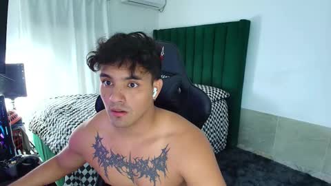 Snapshot of lei_77 chatting on February 1, 10:41 pm Lei online show from February 1, 10:41 pm