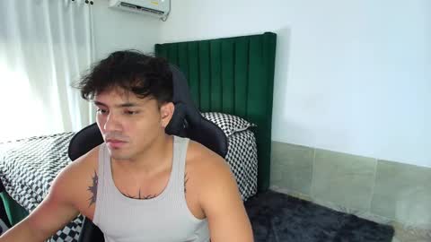 Snapshot of lei_77 chatting on February 5, 6:40 am Lei online show from February 5, 6:40 am