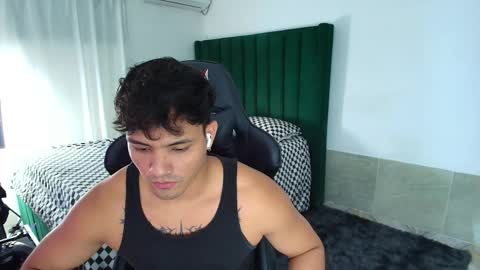 Snapshot of lei_77 chatting on February 12, 6:08 am Lei online show from February 12, 6:08 am