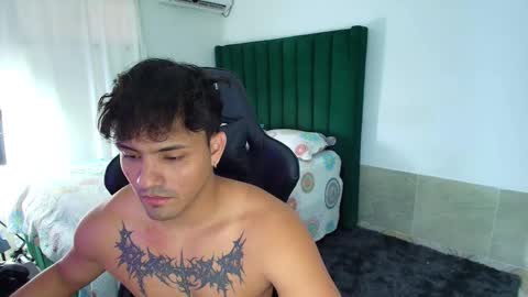 Snapshot of lei_77 chatting on February 18, 9:44 pm Lei online show from February 18, 9:44 pm