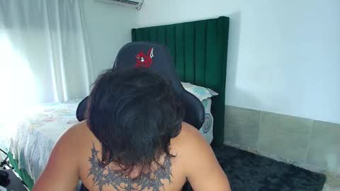 Snapshot of lei_77 chatting on February 20, 7:43 am Lei online show from February 20, 7:43 am