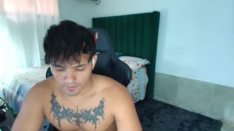 Snapshot of lei_77 chatting on February 26, 7:13 pm Lei online show from February 26, 7:13 pm