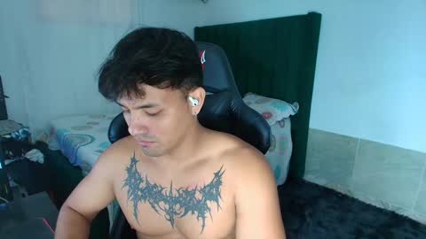 Snapshot of lei_77 chatting on May 5, 11:02 pm Lei online show from May 5, 11:02 pm
