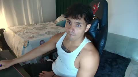 Snapshot of lei_77 chatting on May 15, 8:10 am Lei online show from May 15, 8:10 am