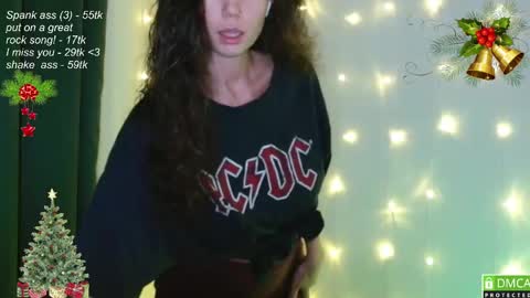 Snapshot of leia_bell chatting on December 29, 5:33 pm hey Im Leia and I love rock  online show from December 29, 5:33 pm