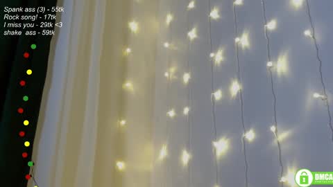 Snapshot of leia_bell chatting on February 2, 8:41 pm hey Im Leia and I love rock  online show from February 2, 8:41 pm