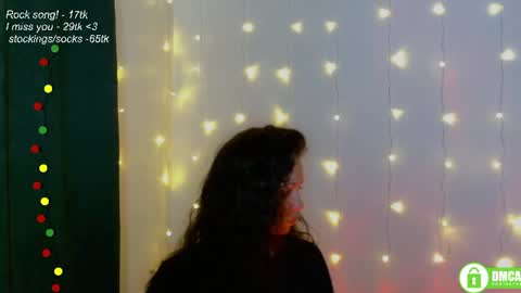 Snapshot of leia_bell chatting on June 19, 7:17 pm hey Im Leia and I love rock online show from June 19, 7:17 pm