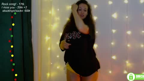 Snapshot of leia_bell chatting on June 26, 7:18 pm hey Im Leia and I love rock online show from June 26, 7:18 pm