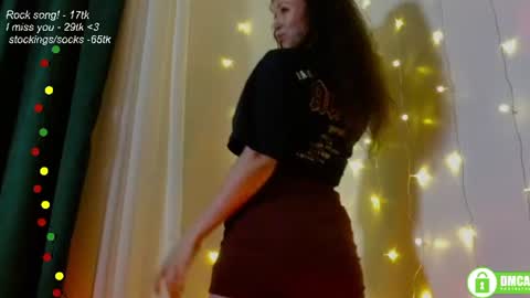 Snapshot of leia_bell chatting on June 28, 7:42 pm hey Im Leia and I love rock online show from June 28, 7:42 pm