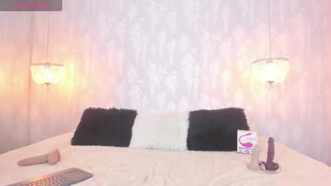 LEIGH ANGELS online show from November 5, 10:10 pm