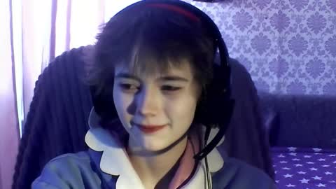 Snapshot of leigharedcross chatting on February 15, 5:59 am Viola online show from February 15, 5:59 am