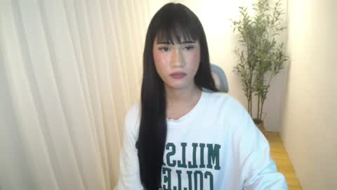 Snapshot of leighs_celine chatting on July 27, 5:53 pm leighs_celine online show from July 27, 5:53 pm
