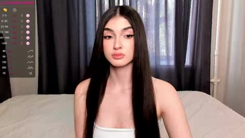 Leila online show from May 6, 1:05 pm