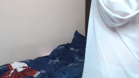 leila_bambi_ online show from February 22, 11:13 pm