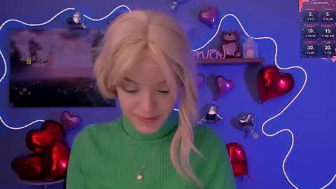 Snapshot of leila_viper_ chatting on February 15, 8:16 pm leila_viper_ online show from February 15, 8:16 pm